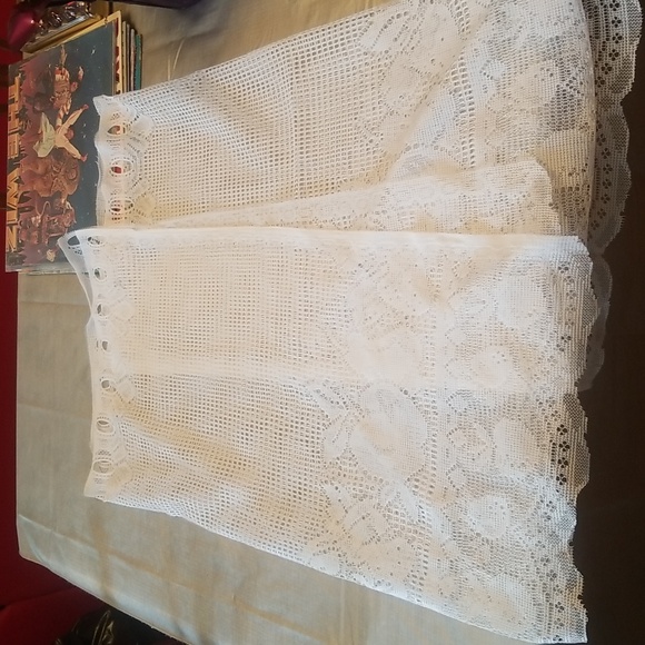 10/$10 Country Theme Lace Curtains (2) - Picture 3 of 3